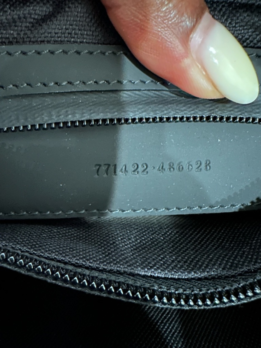 GUCCI RUBBER EFFECT GG BELT BAG - Picture 9 of 11